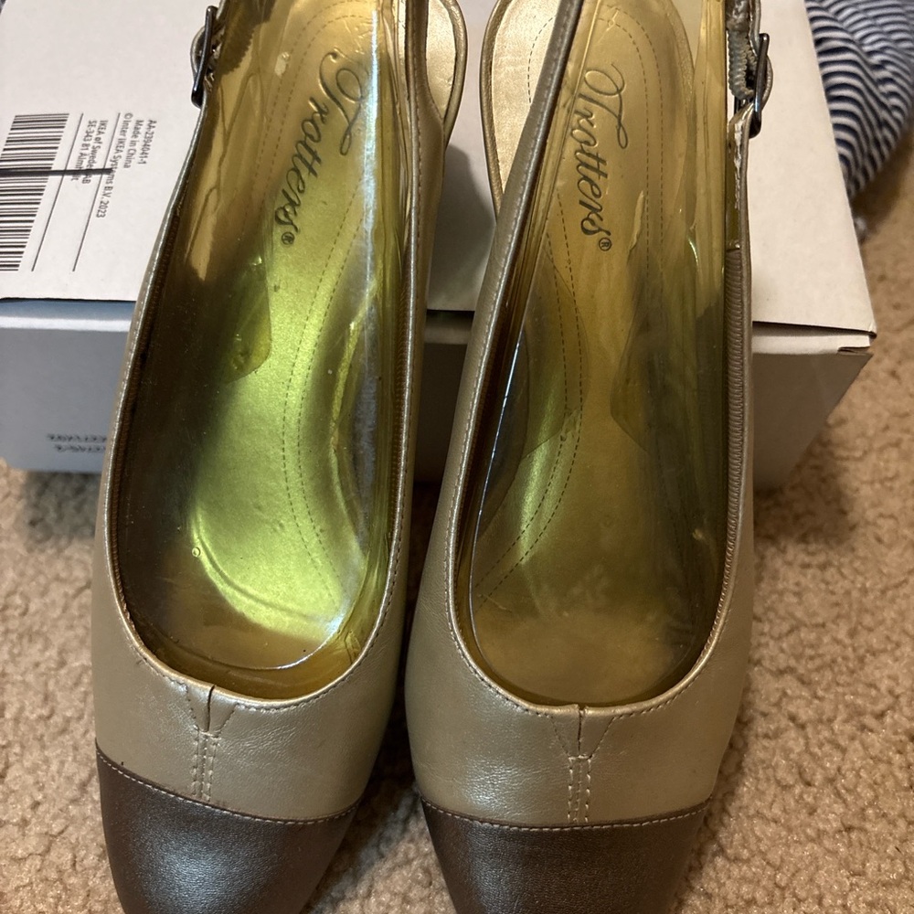 Trotters Elegant Beige and Dark Brown Heels